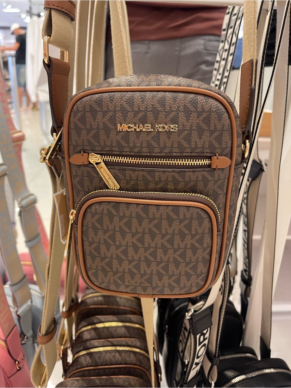 MICHAEL KORS Jet Set Medium Flight NS Pocket Signature Logo Crossbody
Brown
NWT - Picture 4 of 16